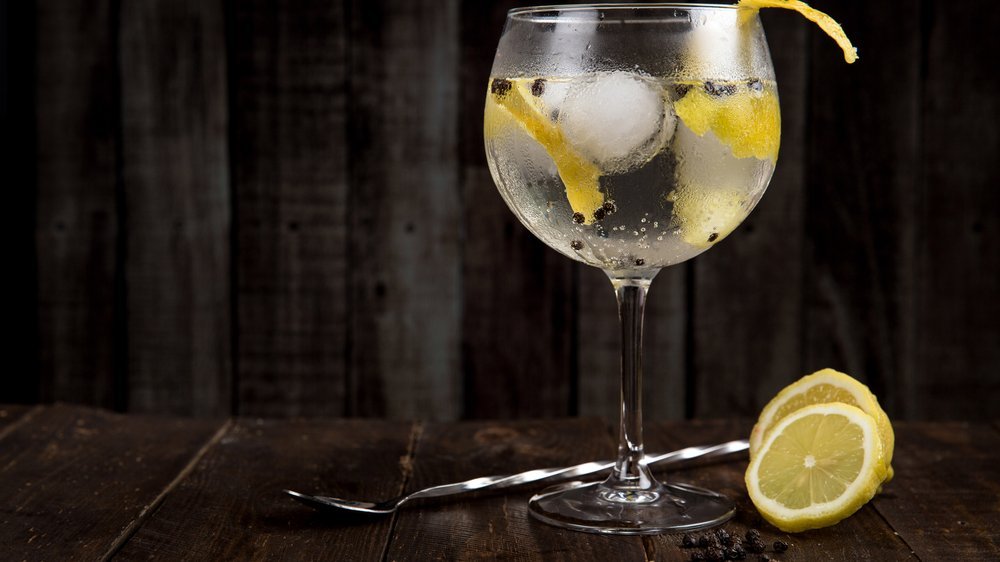 alkoholfreier gin cocktail
