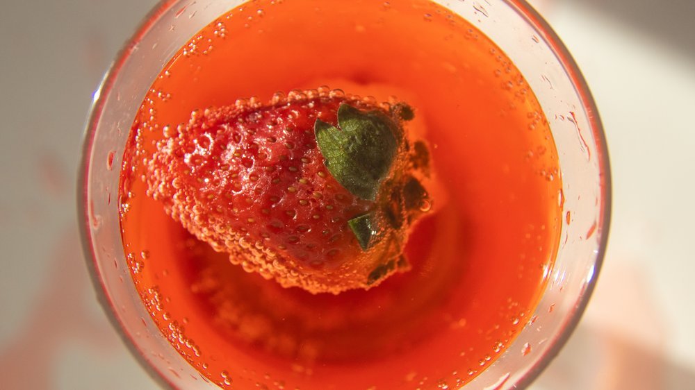 cocktail mit erdbeersirup