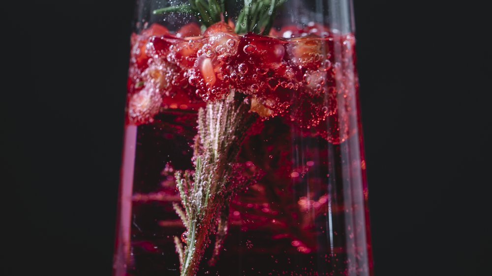 cocktail mit granatapfel