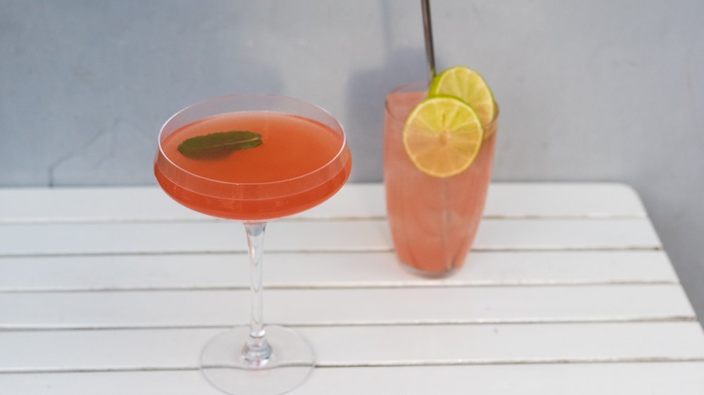 cocktail mit guavensaft