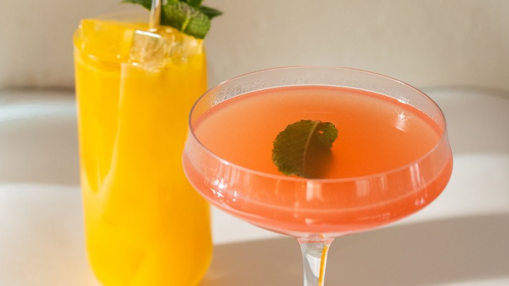cocktail mit johannisbeersaft