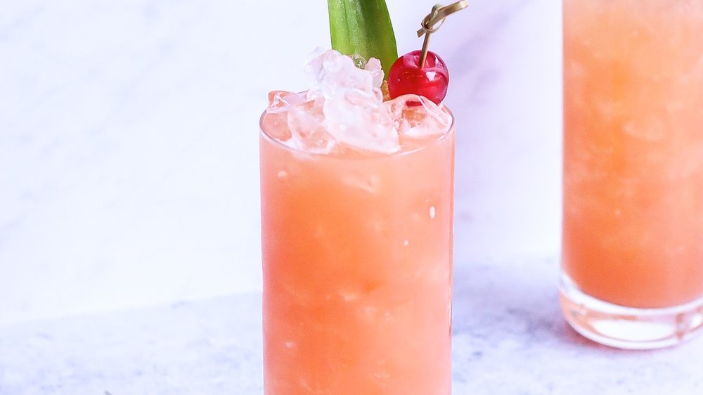 cocktail mit kirschlikör
