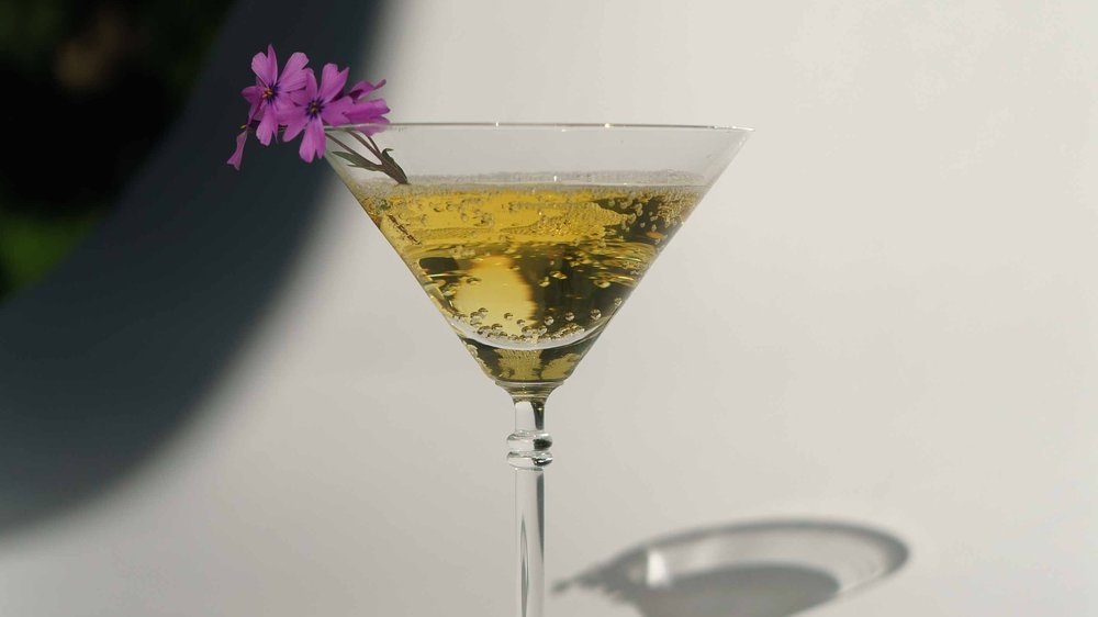 cocktail mit pfirsichpüree