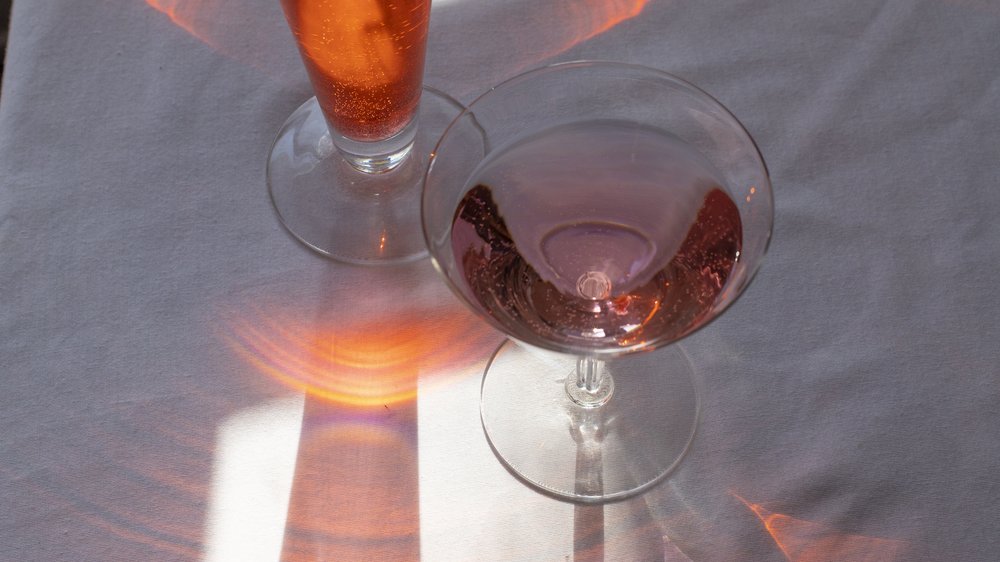 cocktail mit red bull kokos-blaubeere