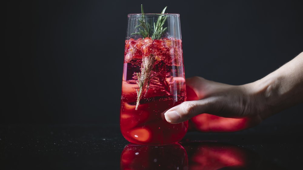 cocktail mit rosmarin
