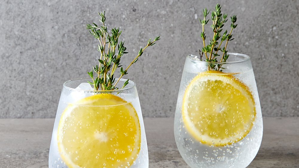 cocktail mit tonic water