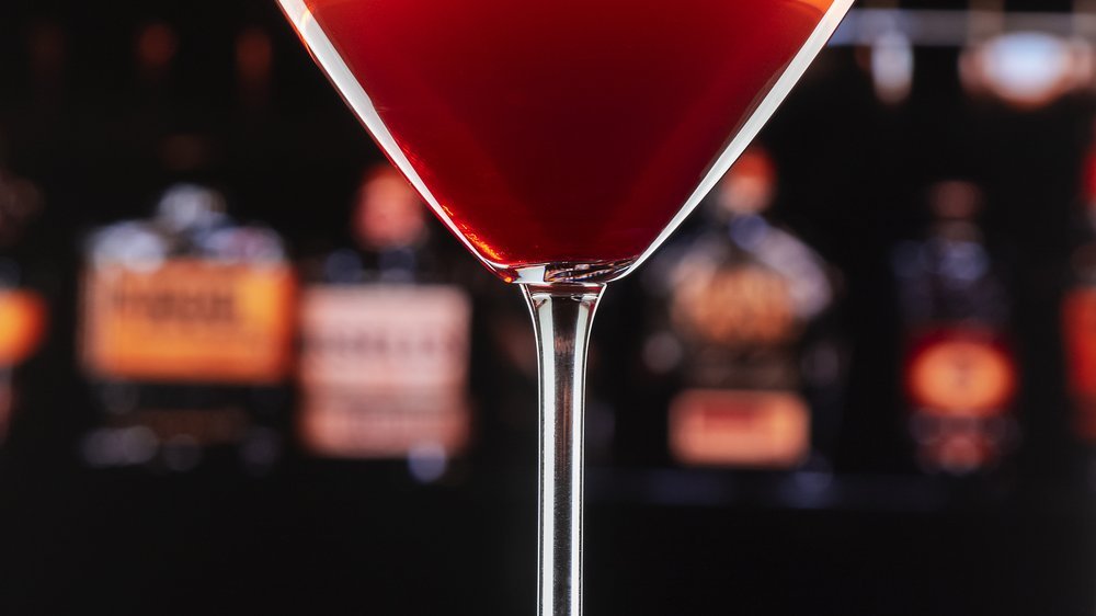 cocktail mit wermut und wodka oder gin