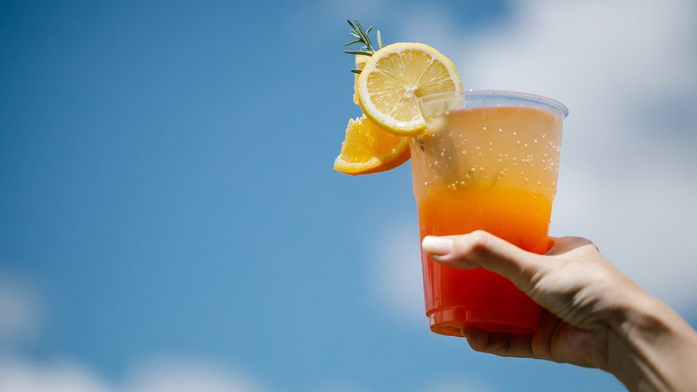 cocktail mit wodka und orangensaft