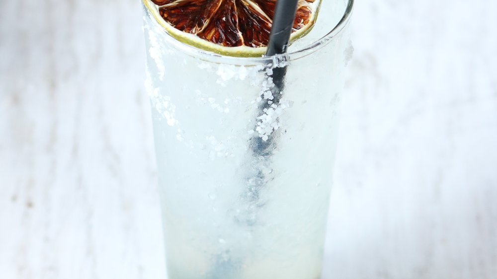 cocktail mit zitronensaft