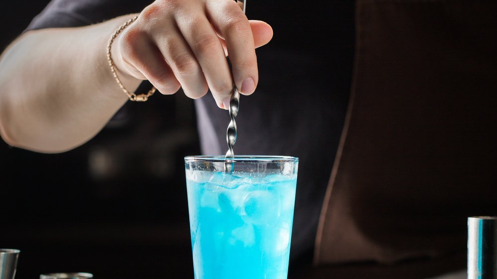 fruchtige cocktails mit blue curacao