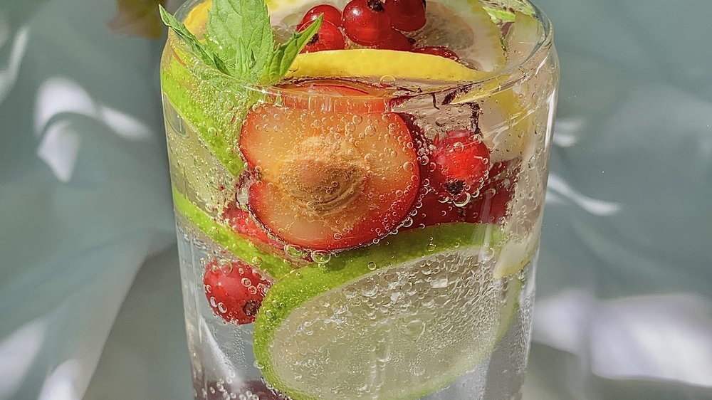 garnelen cocktail mit früchten